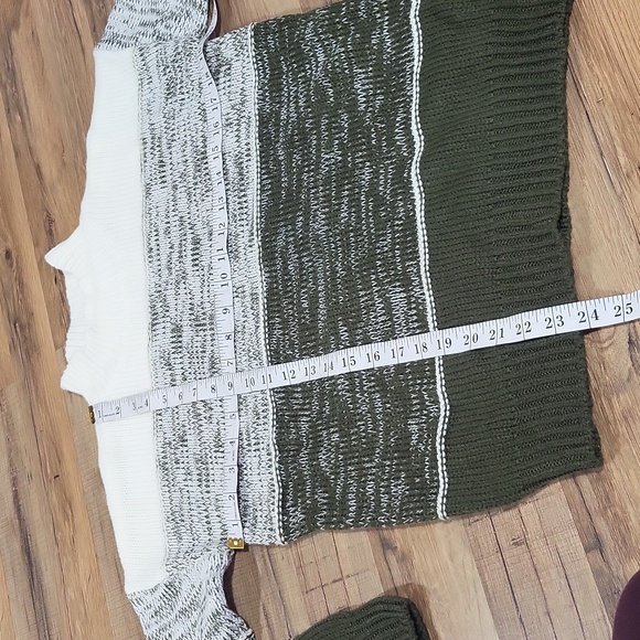 Green Color Block Mock Neck Long Sleeve Sweater - Picture 4 of 7